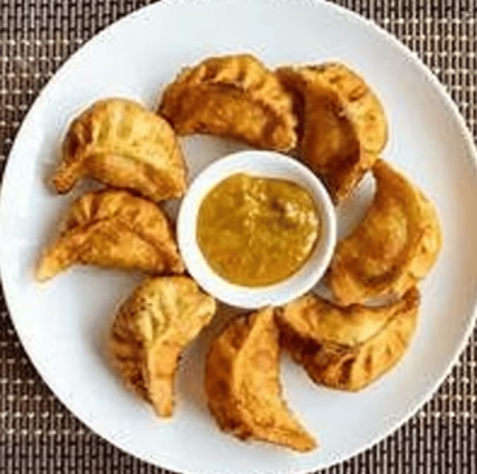 Chicken Mo: Mo Fried ( 10 pcs).