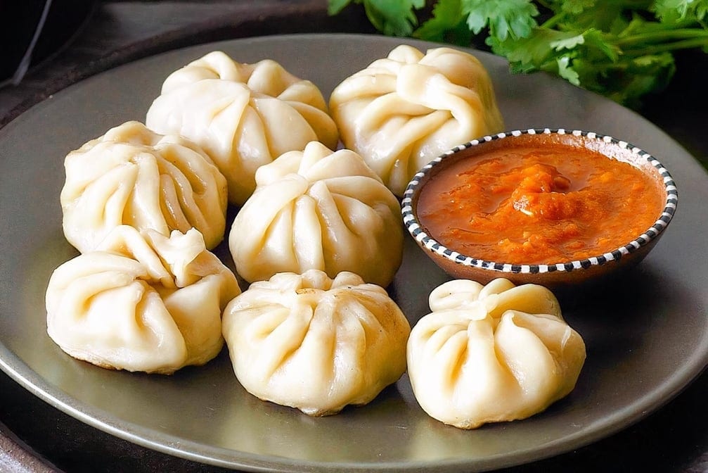 Chicken Mo:Mo Steamed ( 10 pcs).