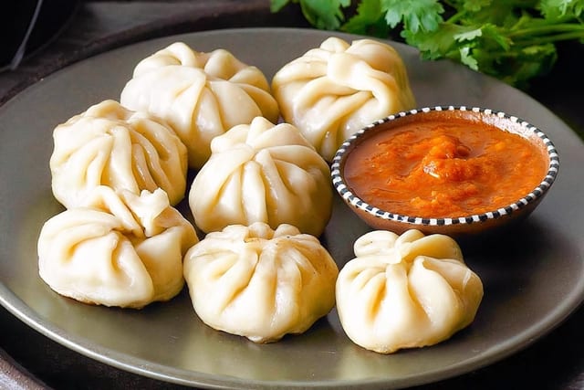 Chicken Mo:Mo Steamed ( 10 pcs).